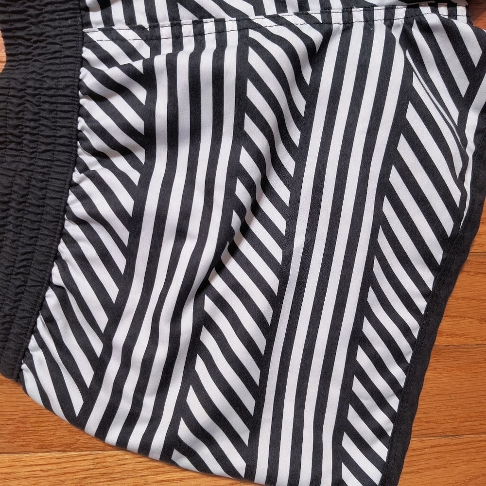 2 Pairs Of Nike Reversible Beach Shorts, Women's Size S/M, - Picture 9 of 16